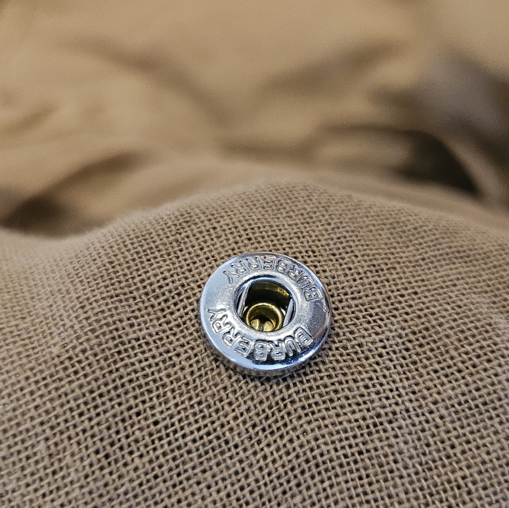 Authentic Burberry jacket cover - Picture 10 of 15
